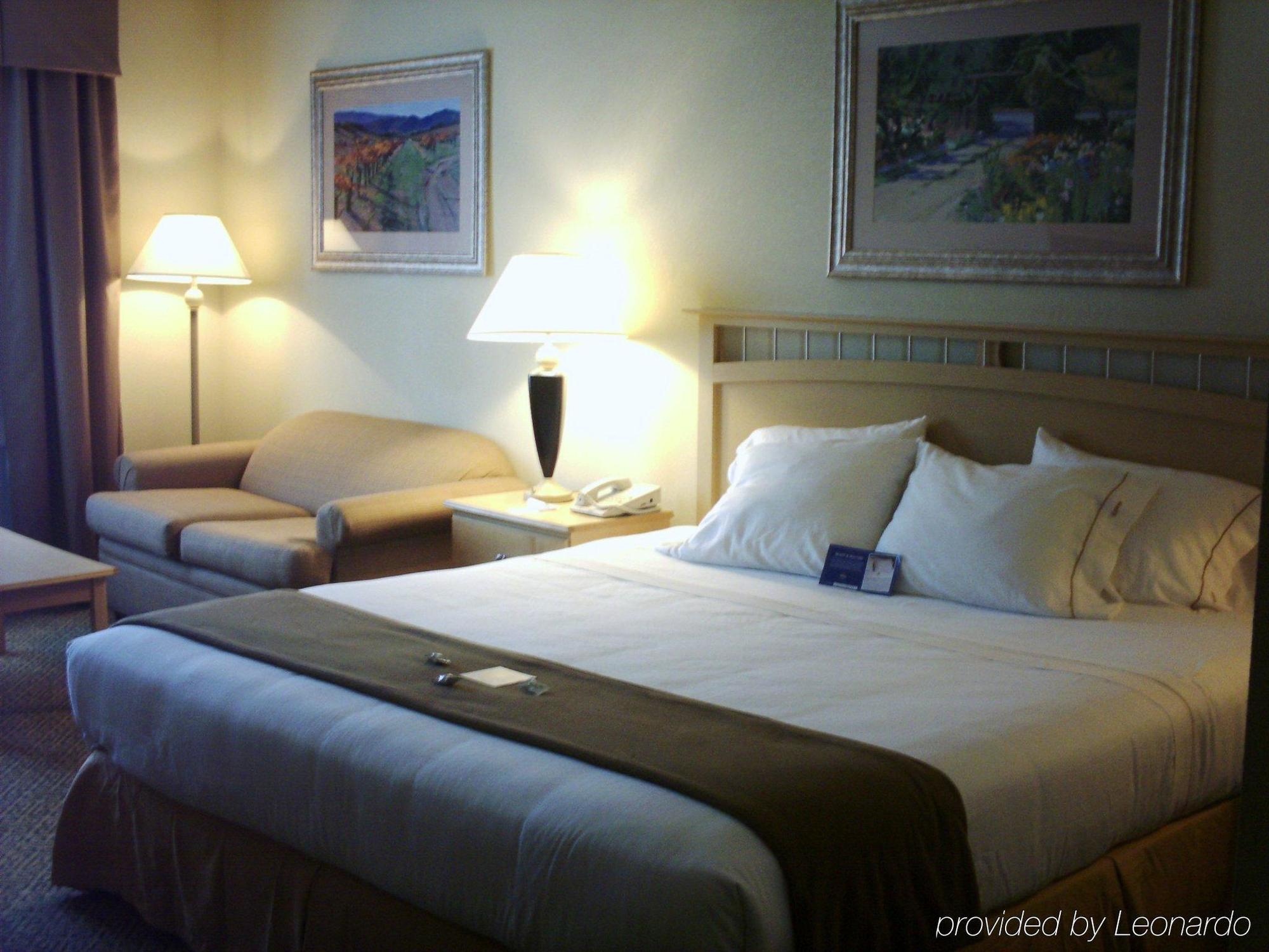 Holiday Inn Express Hotel & Suites Raleigh North - Wake Forest By Ihg Rom bilde